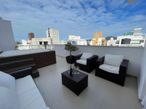 cód 122 - cobertura com jacuzzi próxima do mar!